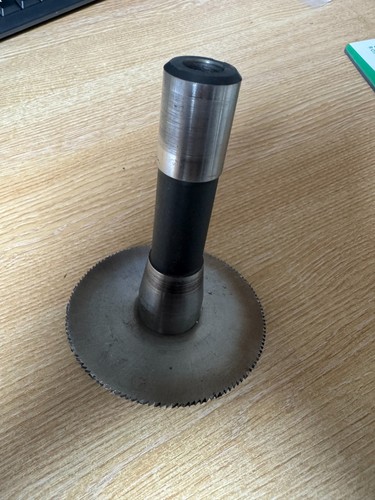 Arbor with 2mm slitting - r8, saw