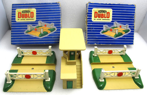 Two hornby dublo metal level - two,