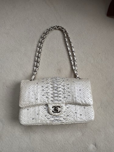 Chanel classic flap genuine - chanel,