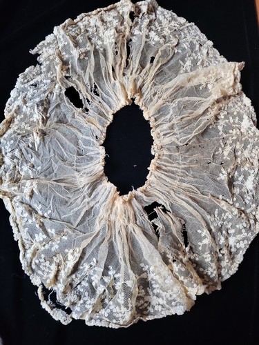 Antique ecru lace - antique,