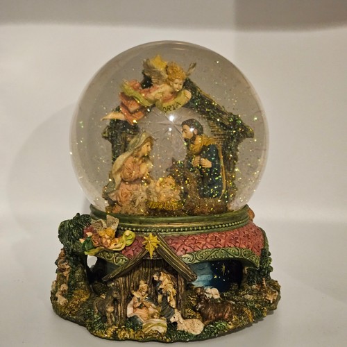 Vintage nativity snow globe - nativity,