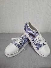 Ladies Canvas Pumps