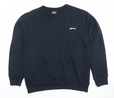 This classic Slazenger men's black sweatshirt offers a perfect mix of sporty sty