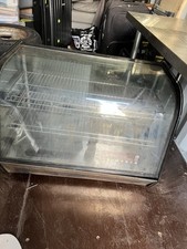 professional Polar countertop refrigerated display cabinet, ideal for cafes, bak