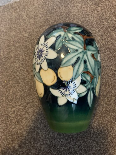 Beautiful moorcroft vase - beautiful,