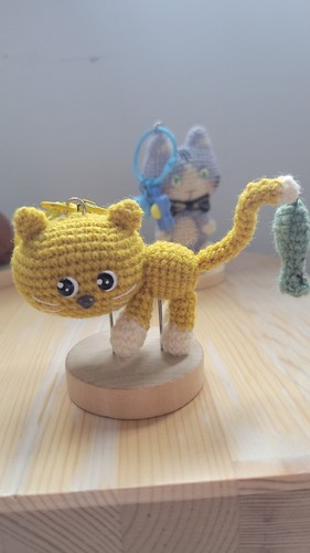 Crochet walking cat - , with