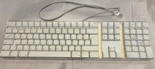 Apple A1048 USB Wired Full Size QWERTY Keyboard