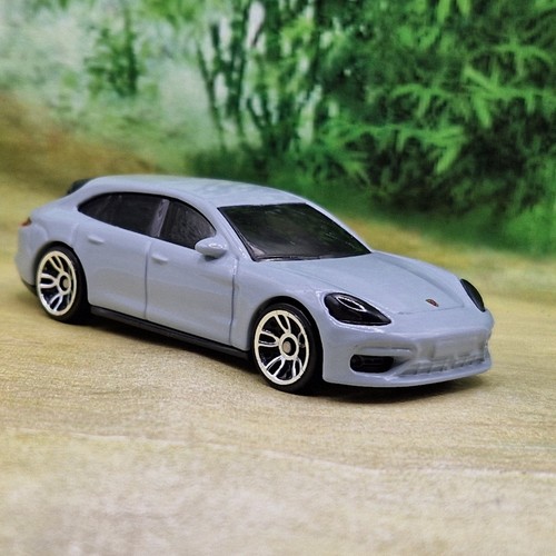 Hot wheels porsche panamera - hot,