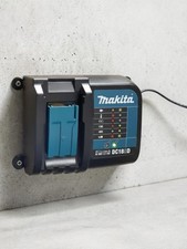 Makita DC18SD Charger Wall