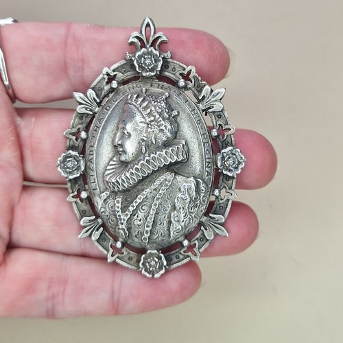 Miracle creation brooch queen - creation,
