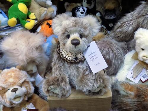 Charlie bears humblebee ltd - charlie,