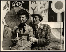 ESTHER WATERS 1948 Kathleen Ryan, Dirk Bogarde Epsom Derby STILL #PUB33
