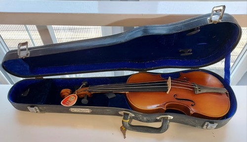 Violin with carry case - 1/4,