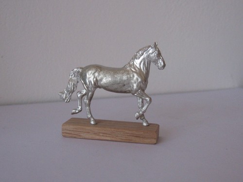 Maggie bennett artist resin - bennett,
