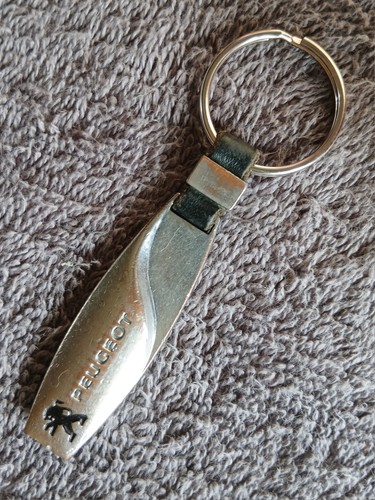Peugeot keyring vintage - peugeot,