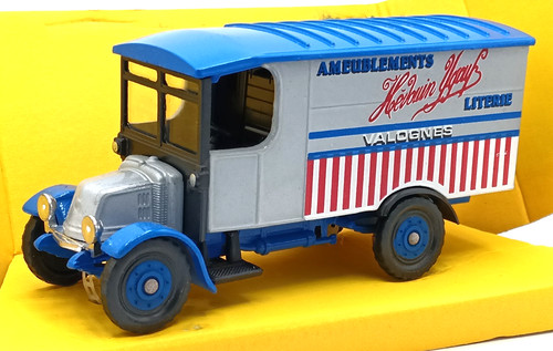 Corgi renault van diecast - /,
