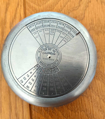 Vintage metal perpetual desk - perpetual,