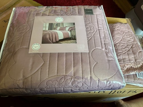 Vintage chic bedspread - bedspread, and
