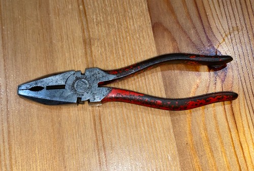 Vintage round hole red - 6”,