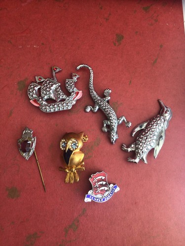 Assorted chrome brooches a - assorted,