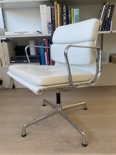 Eames soft pad office chair EA
