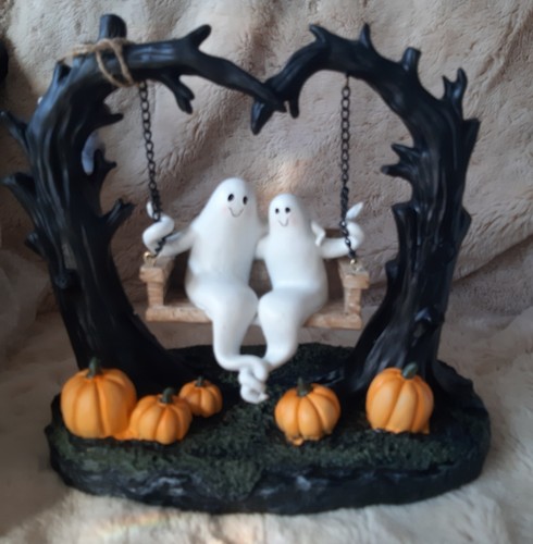 Maxx ghost couple - maxx,