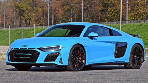 Audi v10 plus coupe - r8,