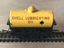 OO gauge (1:76 scale) Shell Lubricating Oil tanker wagon - unboxed