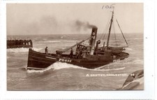 A STEAM DRIFTER AT GORLESTON: Norfolk postcard (C93894)