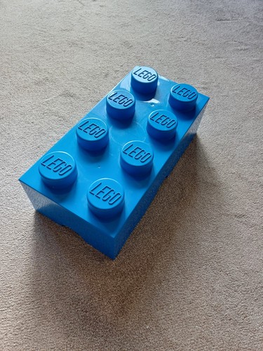 Large blue 4x2 - lego, 8-stud