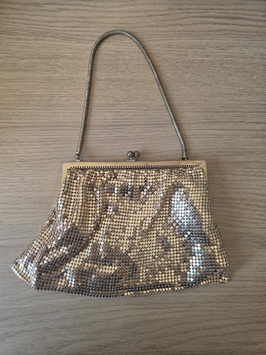 Beautiful gold tone vintage - gold,