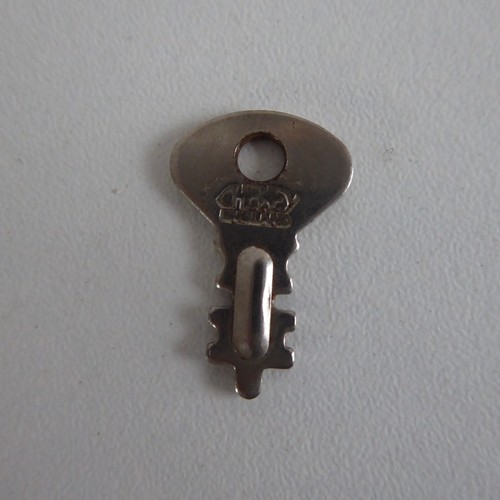 Cheney vintage key for - vintage, luggage