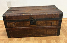 Vintage STEAMER TRUNK Salesman