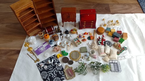 Dolls house accessories