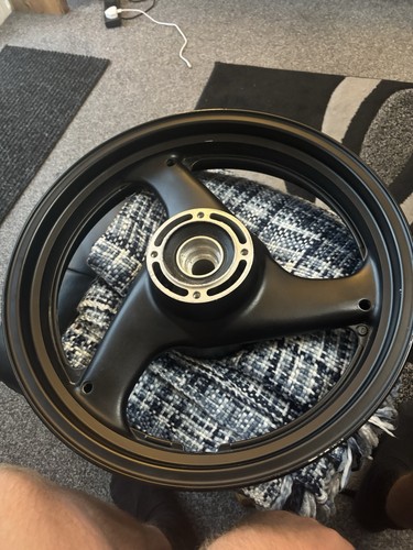Suzuki 500 rear wheel new - gs,