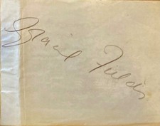 GRACIE FIELDS ENTERTAINER