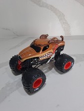 Hot Wheels Monster Jam Truck Monster Mutt 1:24 Scale Diecast Model