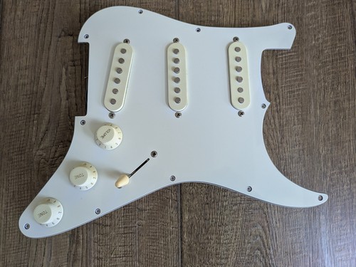Genuine squier strat white - genuine,