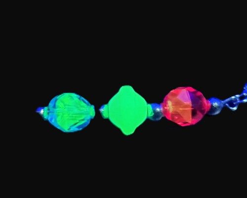 Uranium and cadmium glass - cadmium, bead