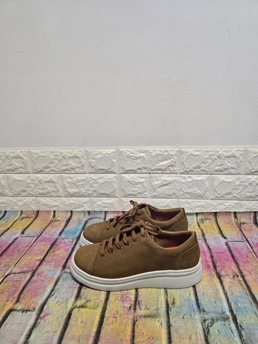 Camper runner lifestyle - camper, up