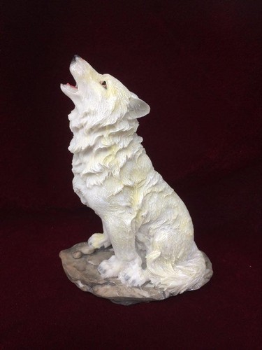 Howling wolf figurine - figurine, statue
