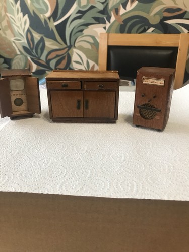 Vintage dolls house radio - house,