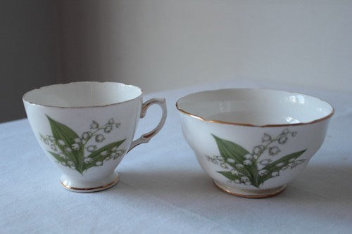 Vintage royal vale lily - royal,