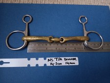 Neue Schule Hanging Cheek