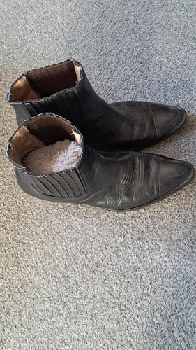 Mans leather line dance - line,