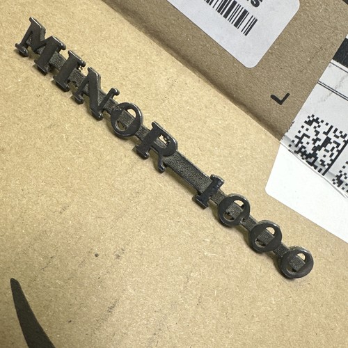 Morris minor 1000 bonnet badge - minor,