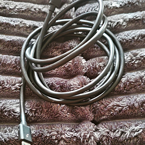 Around thunderbolt 3 cable - around,