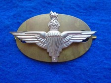 WWII PARACHUTE REGIMENT BERET CAP BADGE PLUS PLATE & PIN, FROM THE ORIGINAL DIES