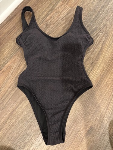 Boundaries black one piece - no,