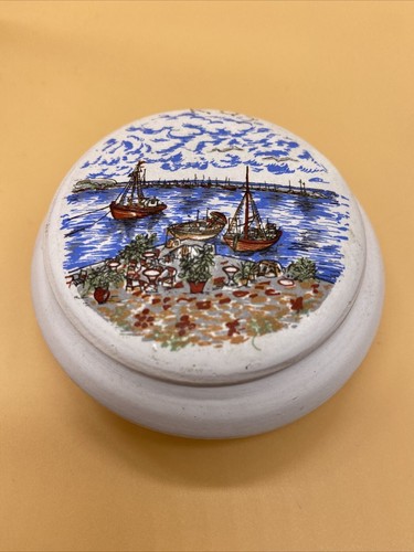 Small pretty collectible - small, &